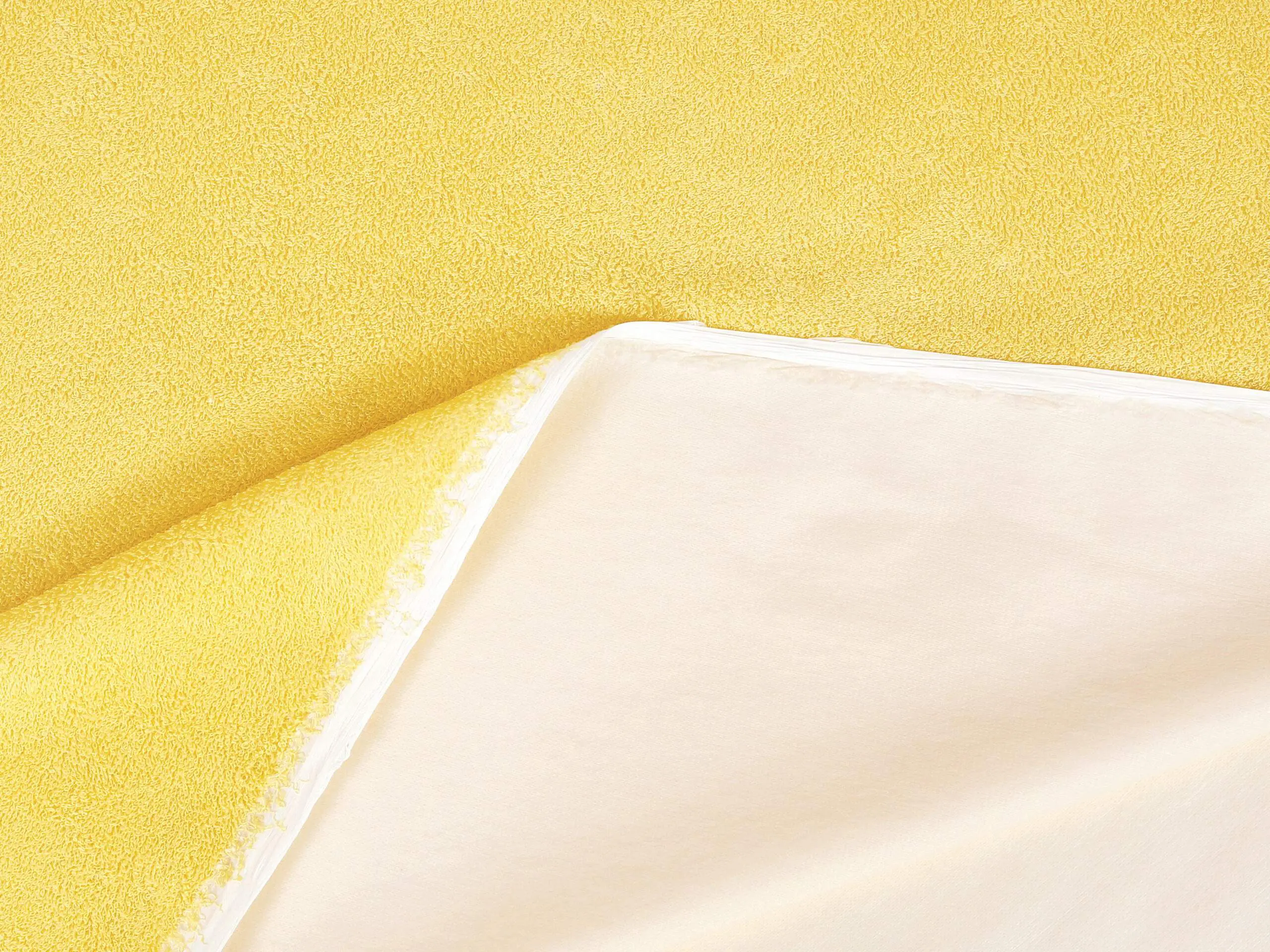 Nepropustné Froté metráž světle žlutá značky Škodák.