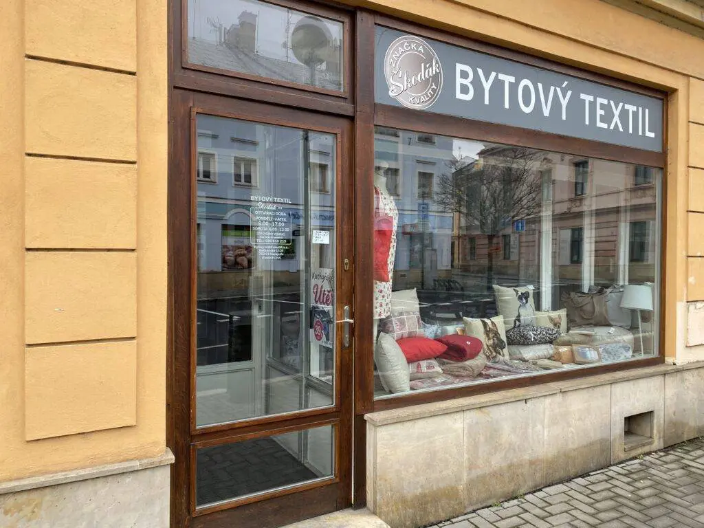 Kamenná Prodejna Bytového Textilu Škodák Šternberk pohled z venku