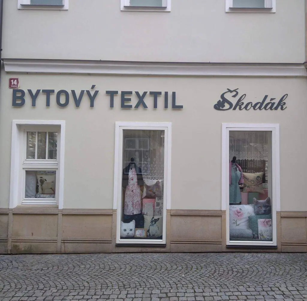 Kamenná Prodejna Bytového Textilu Škodák Moravská Třebová pohled z venku