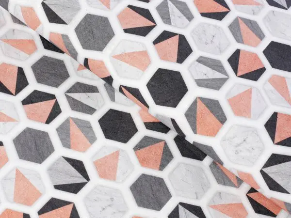 LONETA se vzorem starorůžový hexagon metráž Škodák