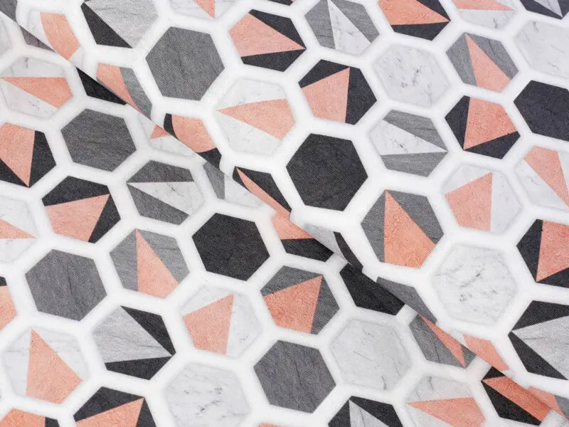 LONETA se vzorem starorůžový hexagon metráž Škodák