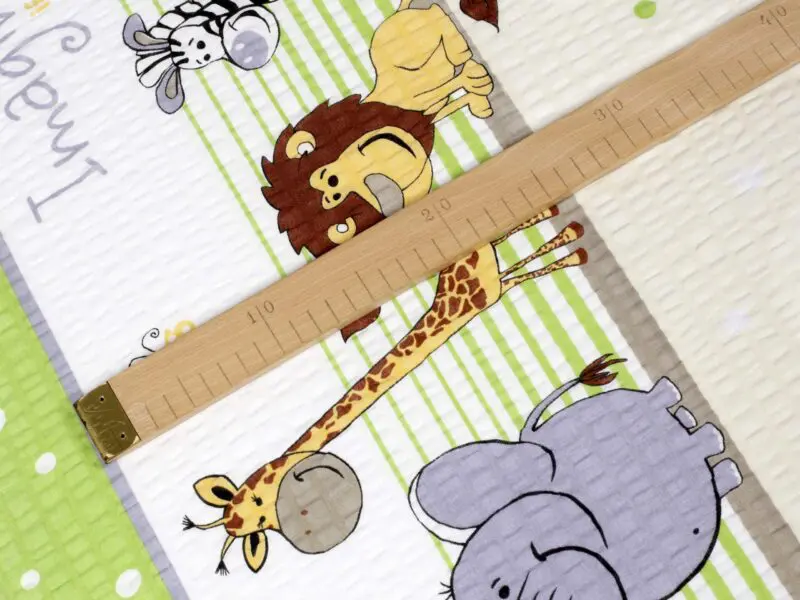 Krepová látka slon, lev a zebra metráž značky Škodák.