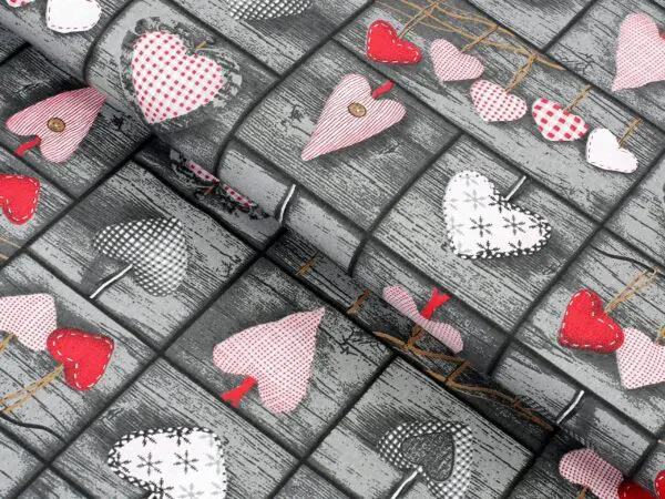 Bavlněná látka patchwork červená srdce metráž značky Škodák.