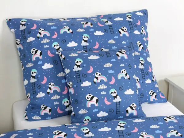 Bavlněné povlečení pandy s duhou na modré značky Škodák