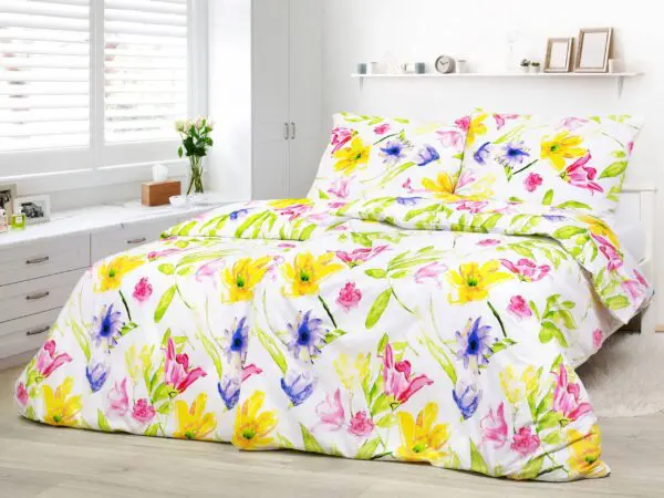 Bavlněné povlečení žluté květy s růžovými tulipány značky Škodák