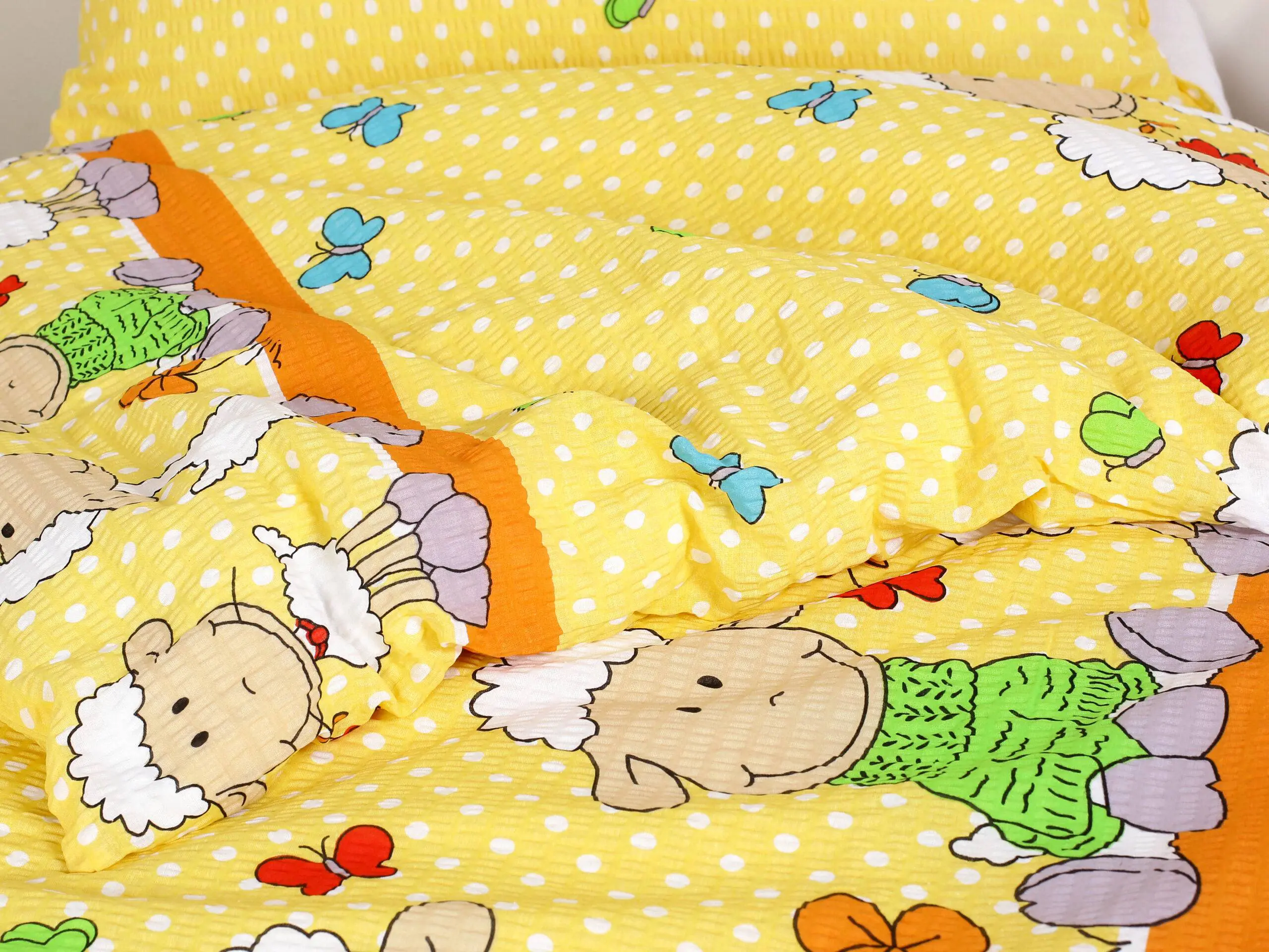 Krepové povlečení ovečky na žluté značky Škodák