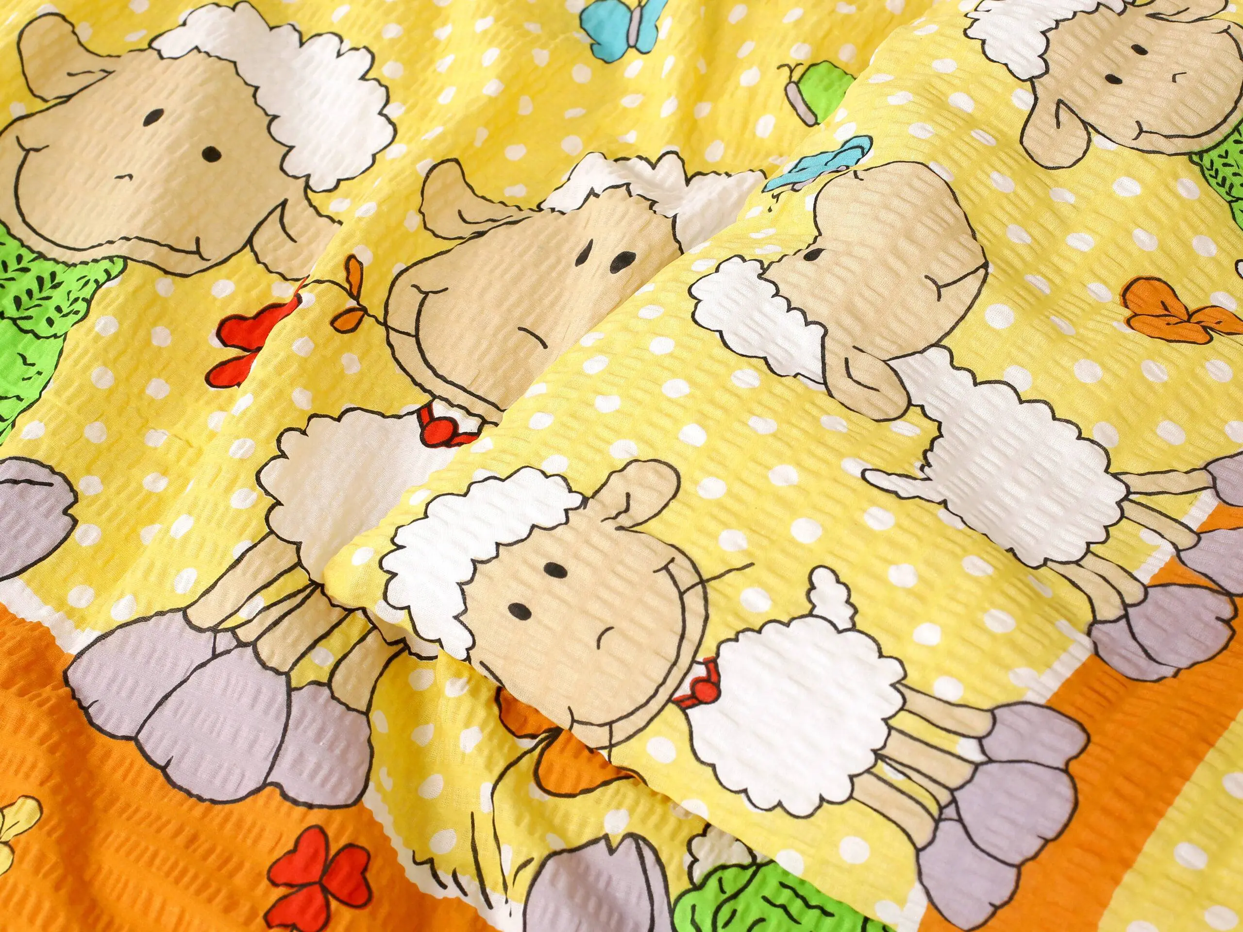 Krepové povlečení ovečky na žluté značky Škodák