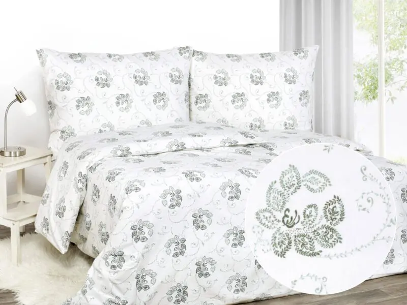 Flanelové povlečení zelené ornamenty na bílé značky Škodák.