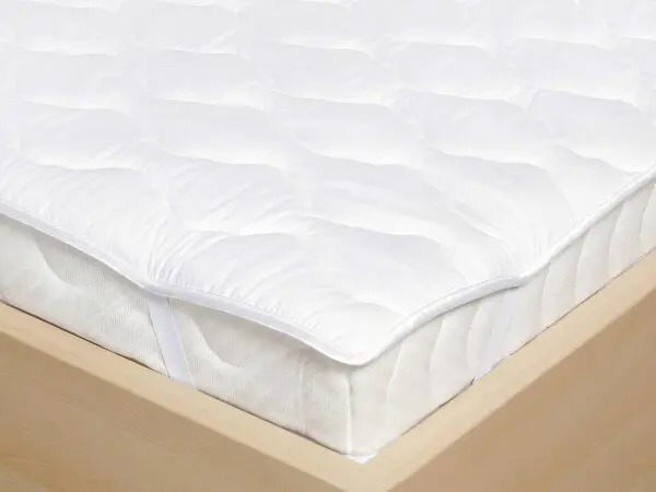 Prošívaný chránič matrace Comfort značky Škodák.