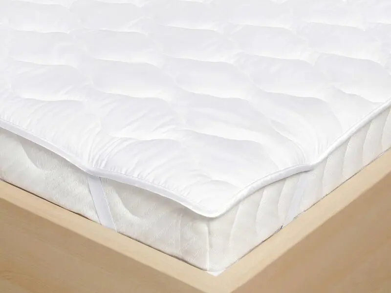 Prošívaný chránič matrace Comfort značky Škodák.