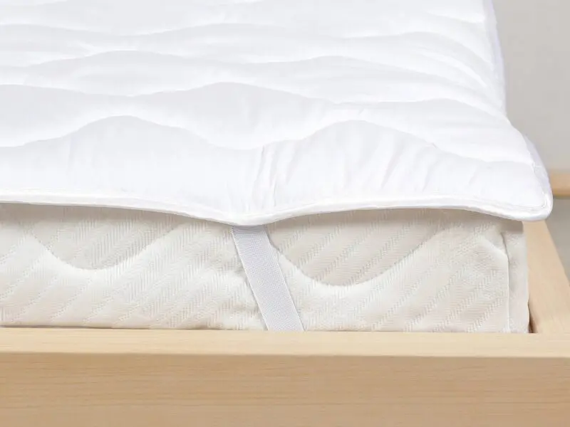 Prošívaný chránič matrace Comfort značky Škodák.