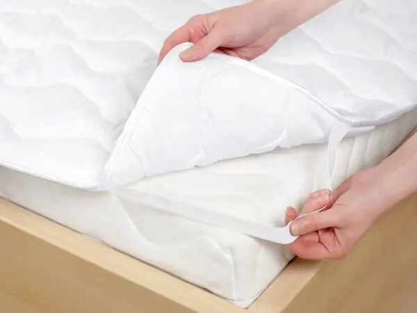 Prošívaný chránič matrace Comfort značky Škodák.