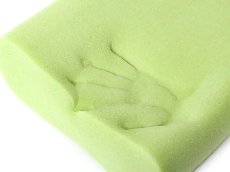 Anatomický polštář Aloe Vera z líné pěny značky Škodák.