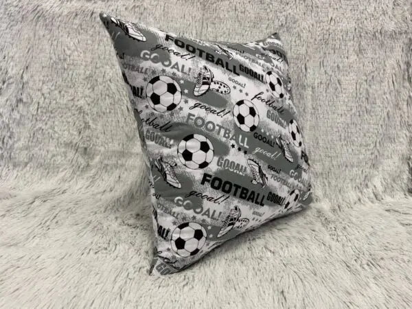 Bavlněný povlak na polštář fotbal šedý značky Škodák.