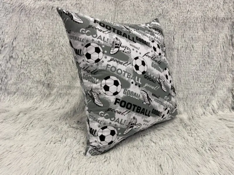 Bavlněný povlak na polštář fotbal šedý značky Škodák.