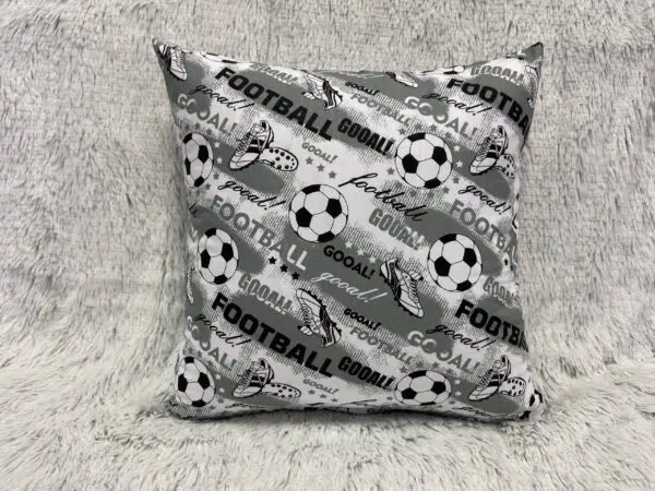 Bavlněný povlak na polštář fotbal šedý značky Škodák.