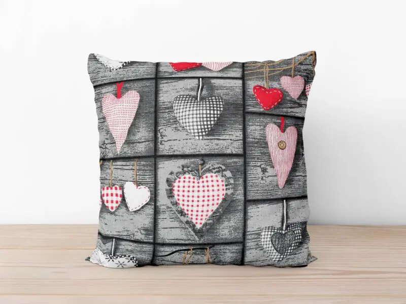 Bavlněný povlak na polštář srdce patchwork značky Škodák.