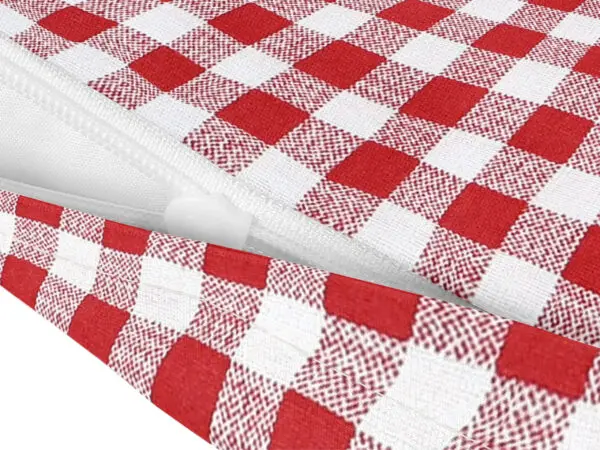 Bavlněný povlak na polštářek červené káro značky Škodák