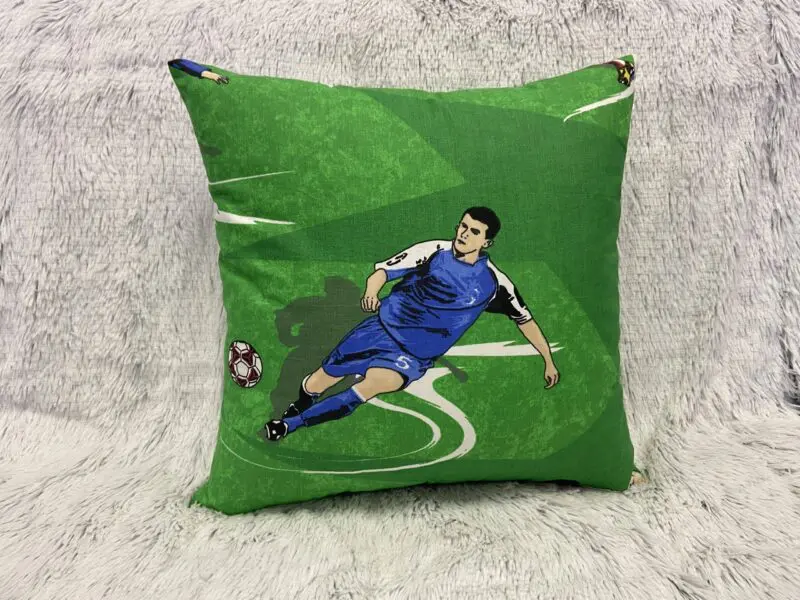 Bavlněný povlak na polštář zelený fotbal značky Škodák.