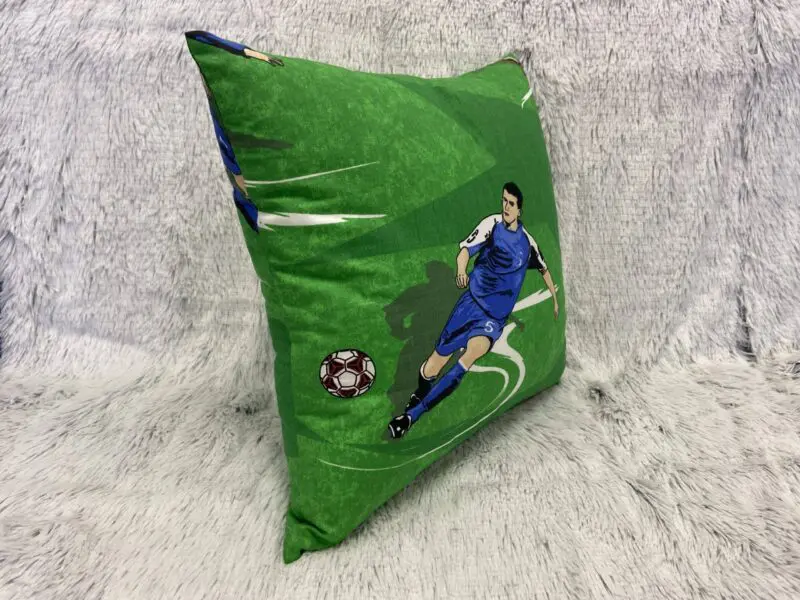 Bavlněný povlak na polštář zelený fotbal značky Škodák.