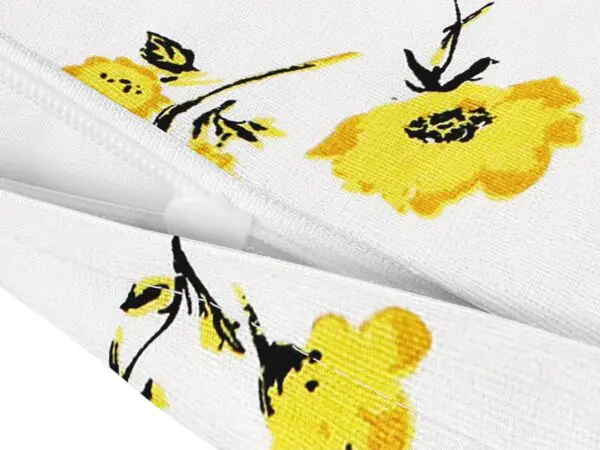 Bavlněný povlak na polštář žluté kvítí značky Škodák.