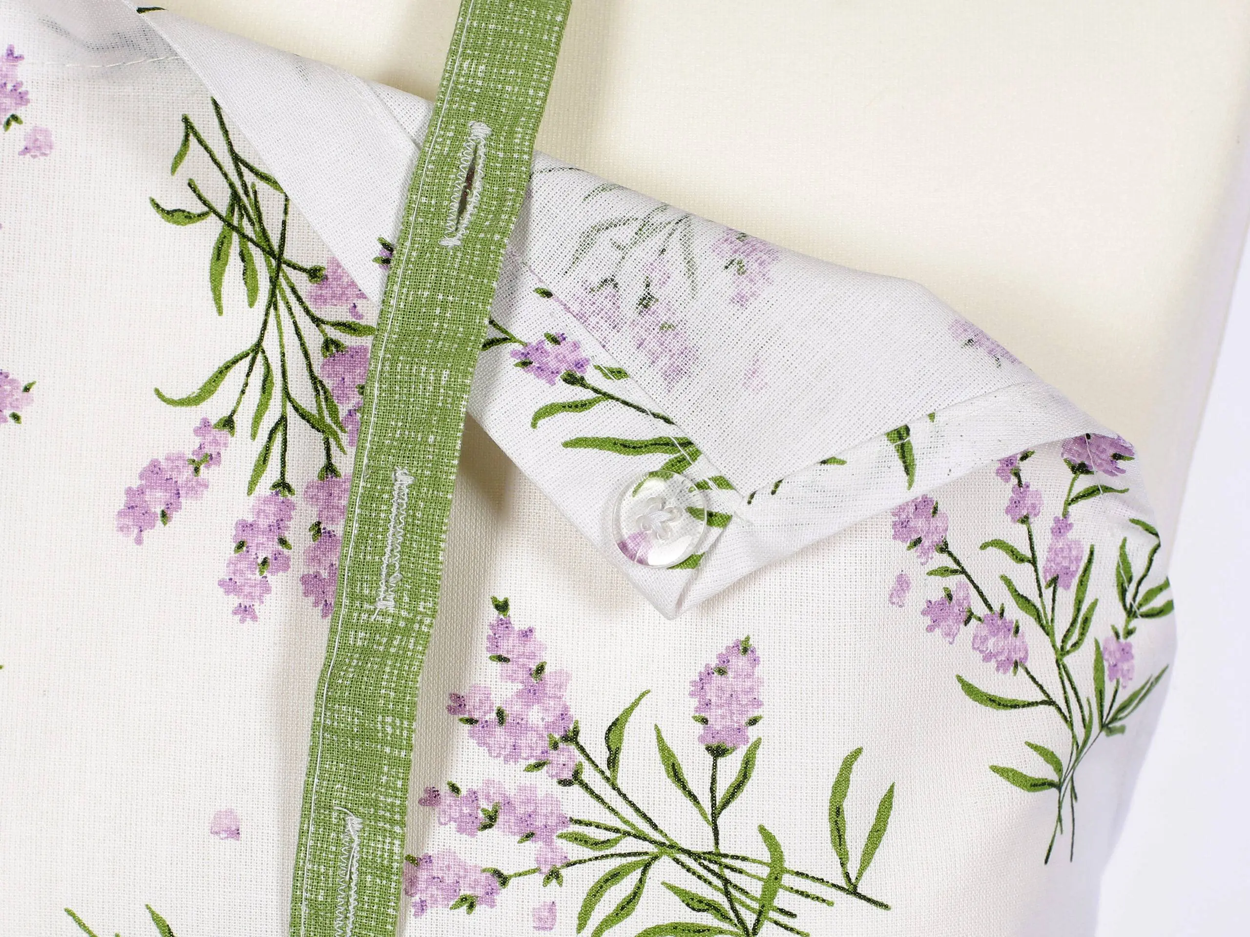 Zástěra Simona levandule-zelená značky Škodák