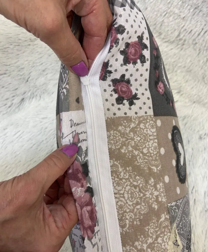 Povlak na polštář Loneta patchwork růžičky značky Škodák