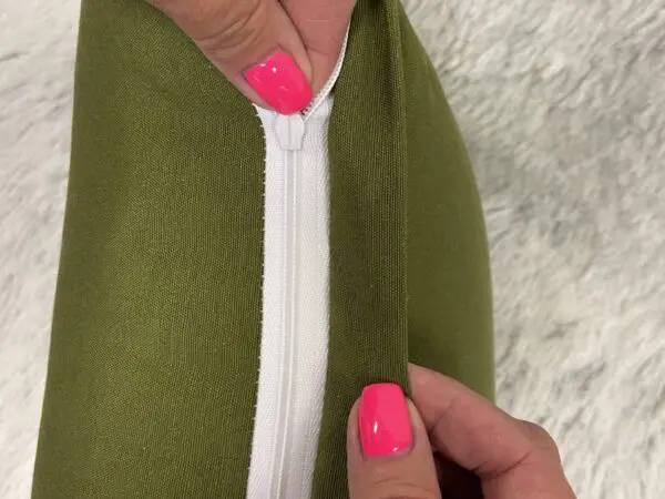 Povlak na polštář olivová Loneta značky Škodák.