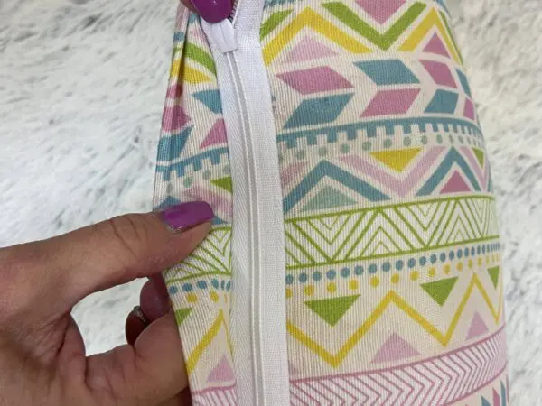 Povlak na polštář LONETA cik barevný ornament značky Škodák.