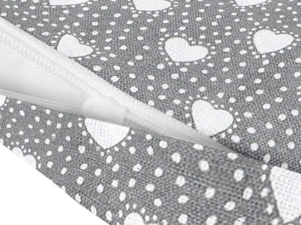 Bavlněný povlak na polštářek srdíčka na šedé Škodák