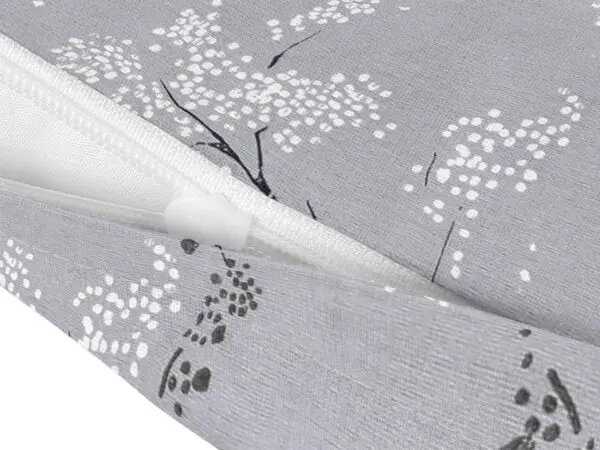 Bavlněný povlak na polštář květ sakury na šedé značky Škodák