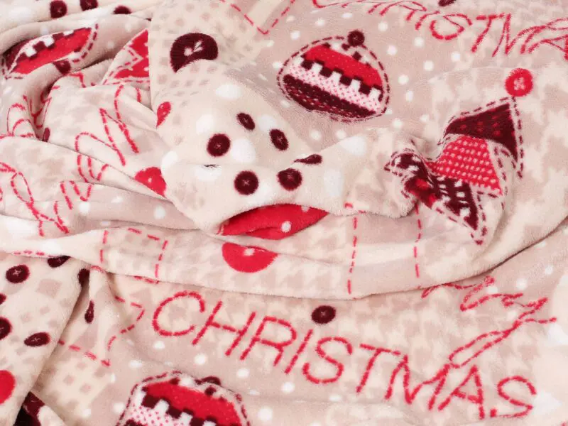 Vánoční deka mikroflanel christmas na béžové značky Škodák.