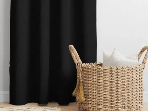 Zatemňovací závěs Blackout černý značky Škodák.