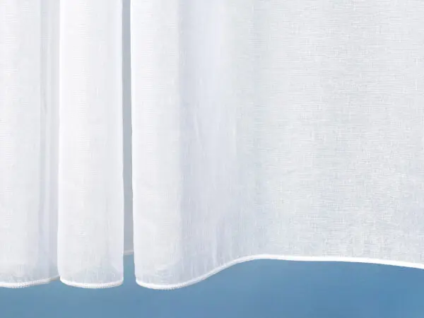 Bílá organza lesklá a hladká vzor 560 metráž značky Škodák
