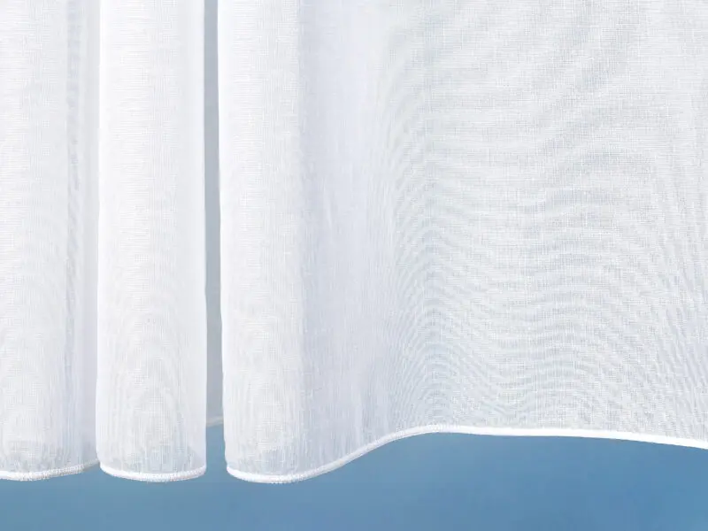 Bílá organza lesklá a hladká vzor 560 metráž značky Škodák