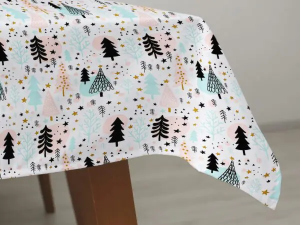 Vánoční bavlněný ubrus hranatý modré a růžové stromky značky Škodák