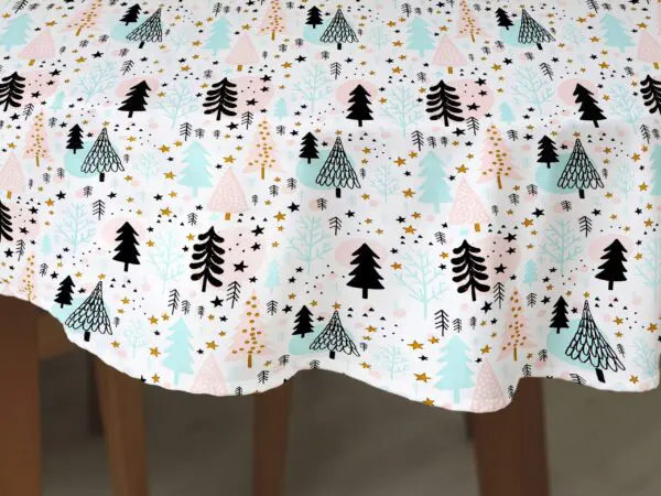 Vánoční bavlněný ubrus oválný modré a růžové stromky značky Škodák