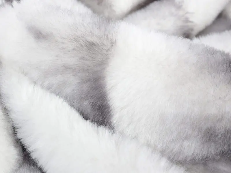 Luxusní deka šedý pruh značky Škodák