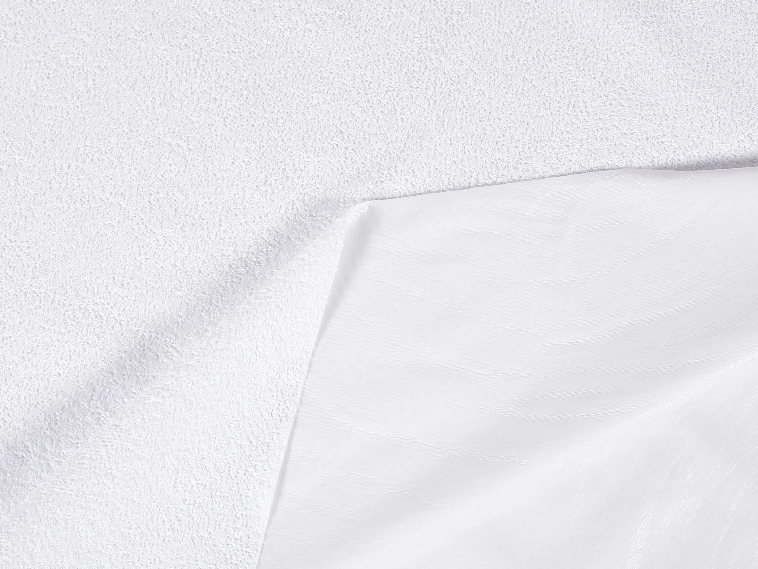 Nepropustné Froté metráž bílá značky Škodák.