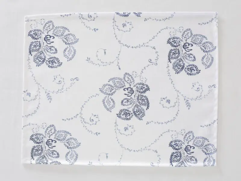 Bavlněné prostírání modré ornamenty na bílé značky Škodák