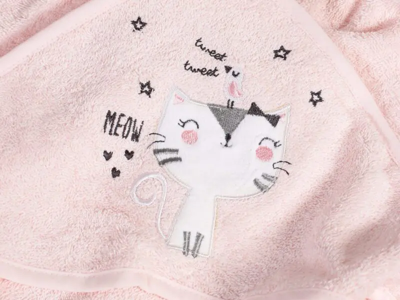 Dětská osuška LILI s kapucí kočička růžová značky Škodák