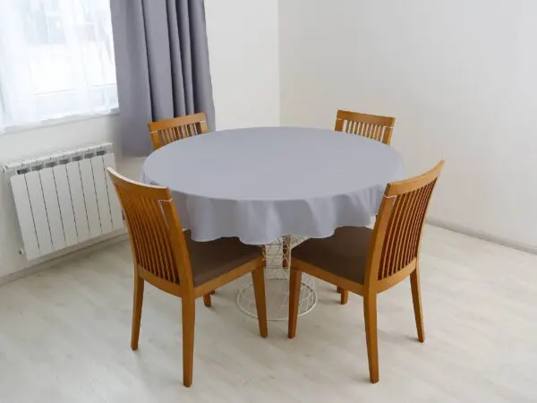 Kulatý ubrus Loneta světle šedý značky Škodák.