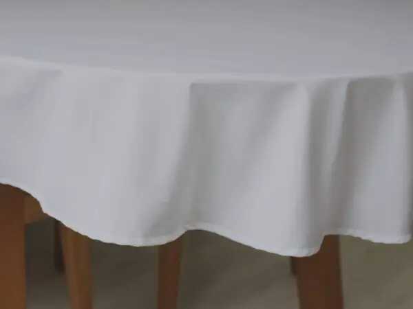 Oválný ubrus Loneta světle šedý značky Škodák.