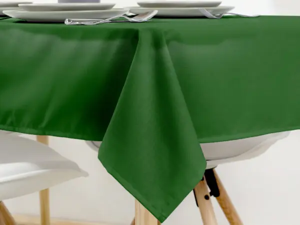 Hranatý ubrus Loneta tmavě zelený značky Škodák.