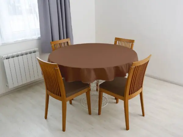Kulatý ubrus Loneta tmavě hnědý značky Škodák.