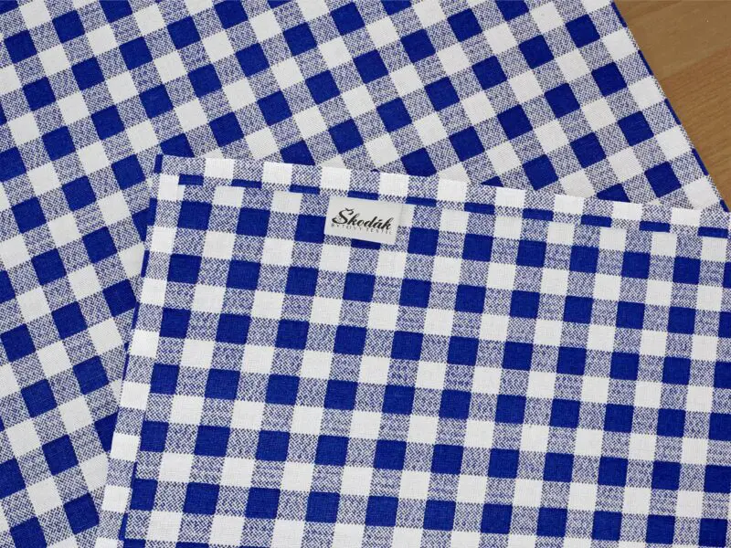Bavlněný běhoun modré káro značky Škodák