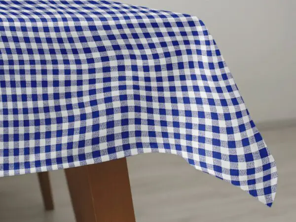 Hranatý bavlněný ubrus modré káro značky Škodák
