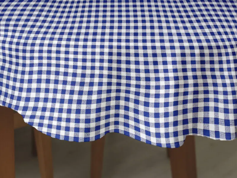 Oválný bavlněný ubrus modré káro značky Škodák