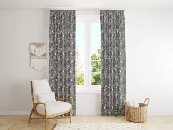 Bavlněný závěs bílé květy na tmavě šedé značky Škodák