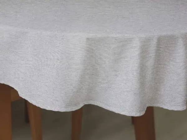 Oválný ubrus Loneta stříbrný značky Škodák.